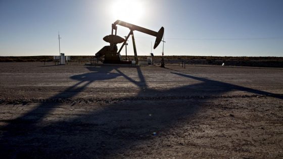 Brent Oil Falls Below $80 a Barrel for First Time Since June – MASHAHER