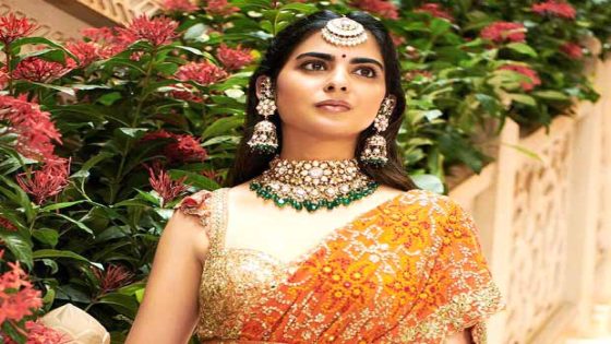 Isha Ambani pays tribute to Gujarati Heritage in breathtaking Bandhani saree at Radhika Merchant mameru ceremony : Bollywood News – MASHAHER