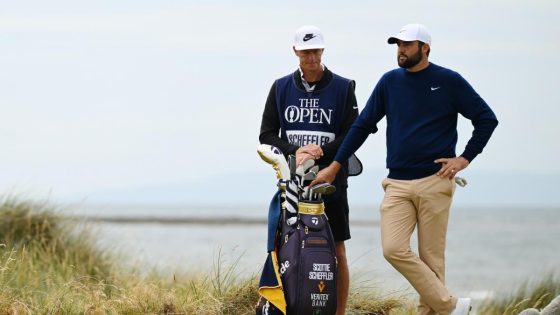 Scottie Scheffler hits four putts en route to devastating double bogey Sunday at The Open – MASHAHER