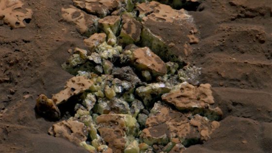 Accidentally exposed yellowish-green crystals reveal ‘mind-blowing’ finding on Mars, scientists say – MASHAHER