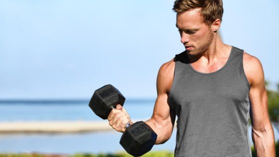 You don’t need the gym to build upper body muscle, just 2 dumbbells and these 7 exercises – MASHAHER