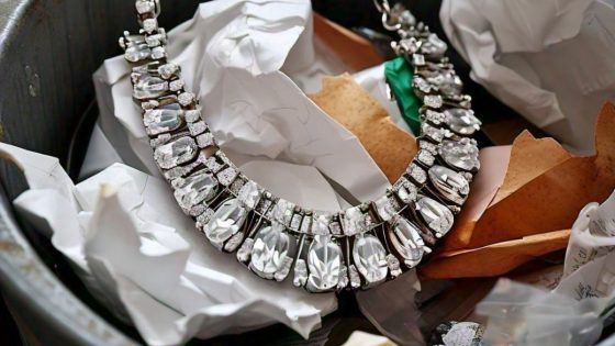 à¤à¤à¤¡à¤¼à¥ à¤à¥ à¤à¤à¤¬à¤¾à¤° à¤®à¥à¤ à¤®à¤¿à¤²à¤¾ à¤²à¤¾à¤à¥à¤ à¤à¥ à¤¹à¥à¤°à¥ à¤à¤¾ à¤¹à¤¾à¤° à¤à¤° à¤«à¤¿à¤° à¤¢à¥à¤à¤¢à¤¨à¥ à¤µà¤¾à¤²à¥ à¤¨à¥… – Diamond necklace worth Rs 5 lakh recovered from garbage Chennai lclk – MASHAHER