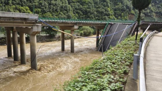 Bridge in China crumbles in flooding and heavy storms – MASHAHER