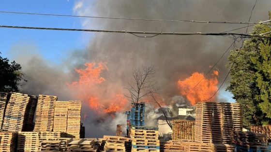 Portland Fire responds to heavy pallet fire downing power lines, threatening buildings – MASHAHER