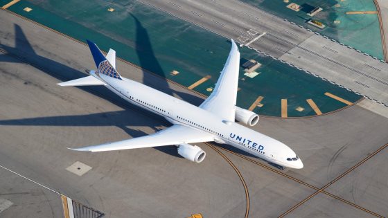 ‘Aggressive’ United Airlines passenger bites flight attendant after plane takes off from Miami – MASHAHER