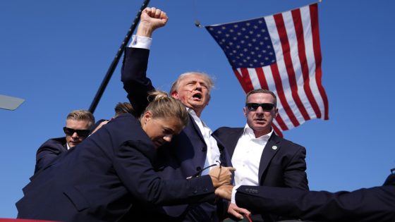 Photo of bloodied Trump fist pumping immediately spotlighted by his allies – MASHAHER