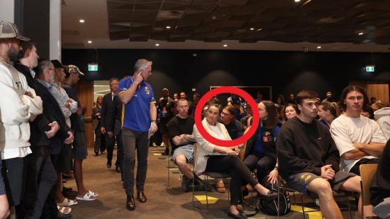 Eagle-eyed fans spot bizarre moment before Adam Simpson’s press conference, message to Harley Reid, latest news, video – MASHAHER