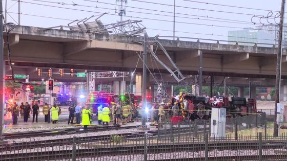 4 Dallas firefighters injured after engine hydroplanes, falls off bridge – MASHAHER