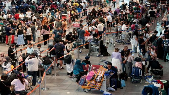 Photos capture fallout of global tech outage at airports, stores, Disneyland, more – MASHAHER