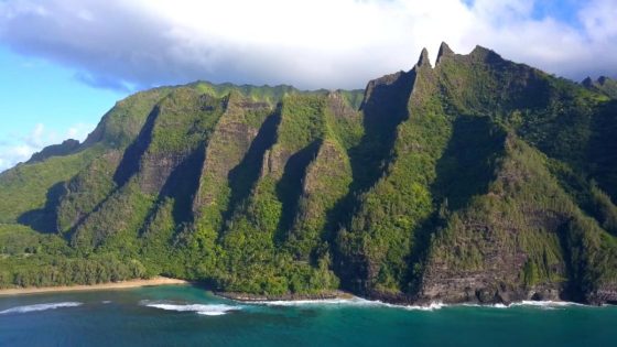 Helicopter carrying 3 in Kauai believed to have crashed into ocean: Officials – MASHAHER