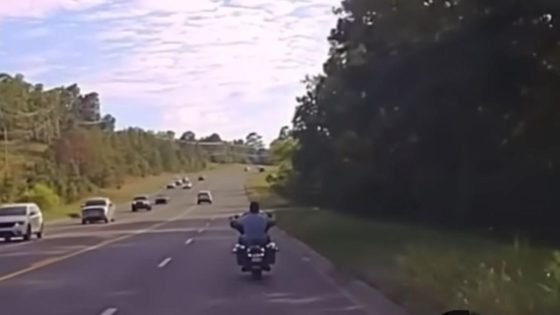 Harley-Davidson Rider Gives Arkansas Troopers A Run For Their Money – MASHAHER