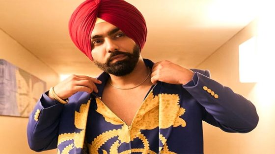 Ammy Virk gifts stylish ring to young fan in crowd during Bad Newz promotional event : Bollywood News – MASHAHER