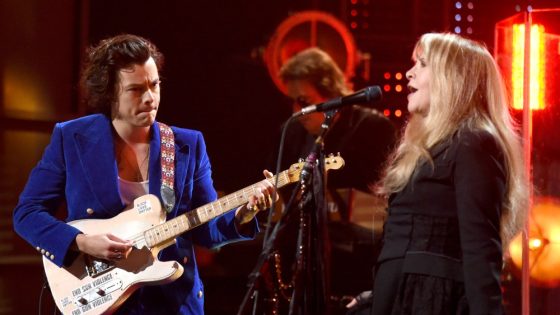 Harry Styles Joins Stevie Nicks on Stage at BST Hyde Park – MASHAHER