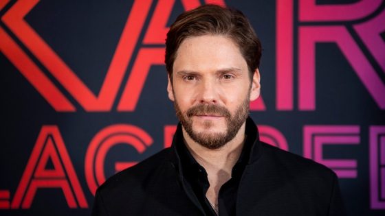 Daniel Brühl to Direct Nazi-Era Tennis Biopic ‘Break’ – MASHAHER