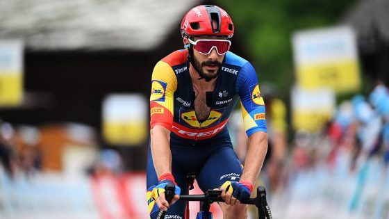 French cyclist Julien Bernard fined for kissing wife, son during Tour de France – MASHAHER