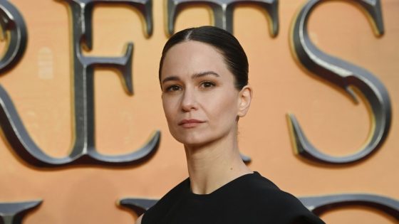 Katherine Waterston Joins Showtime Spy Drama ‘The Agency’ – MASHAHER