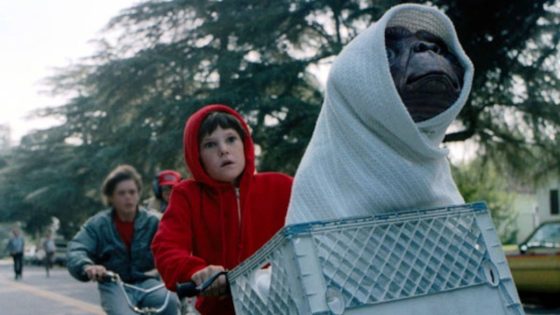 A Group Of ET Ride Superfans Played An Amazing Prank During A Recent Universal Orlando Trip, And There’s A Viral TikTok – MASHAHER