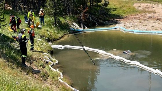 SUV Carrying 5 People Sinks Into Yellowstone Thermal Feature After Running Off Road – MASHAHER