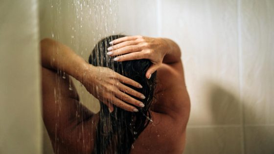 Experts Are Sharing The 30-Second Shower Hack That’s Wildly Beneficial For Your Hair And Immune System – MASHAHER