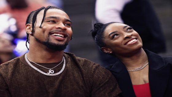 Bears excuse S Jonathan Owens from training camp to support wife Simone Biles at Paris Olympics – MASHAHER