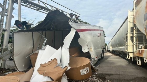 Mile-and-a-half-long train plows into 18-wheeler in Gulfport, police say. Expect delays – MASHAHER