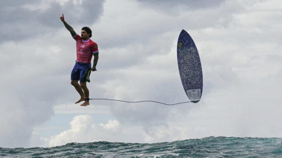 2024 Olympics: Brazilian surfer Gabriel Medina appears to defy gravity in spectacular photo from record-setting wave – MASHAHER