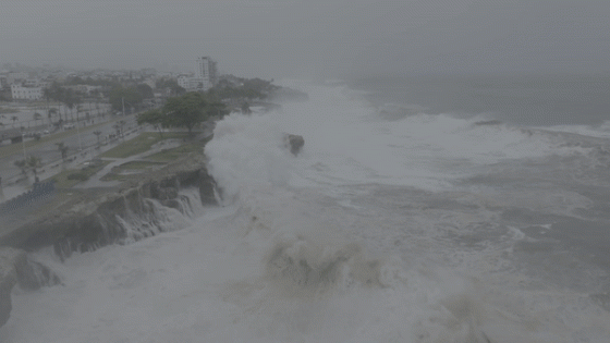 Hurricane Beryl Sends Huge Waves Crashing Against Santo Domingo Seawall – MASHAHER