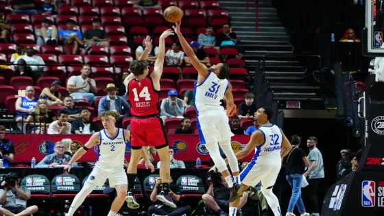 Bulls rookie Matas Buzelis throws down poster dunk – MASHAHER