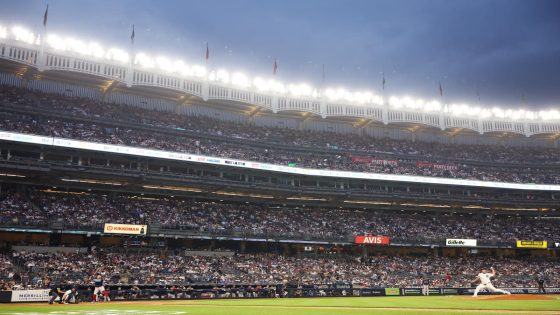 Enormous lines form for Yankee Stadium’s George Costanza bobblehead – MASHAHER