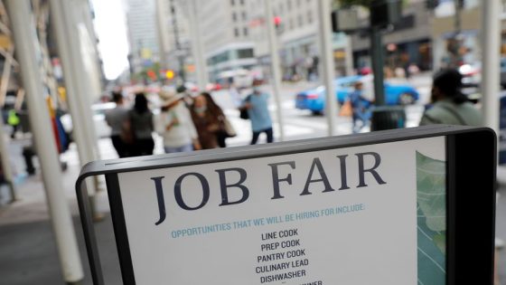 US weekly jobless claims rise as labor market gradually slows – MASHAHER