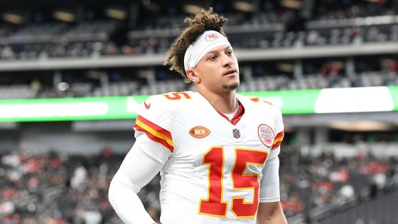 Raiders mock Patrick Mahomes with Kermit the Frog puppet at training camp – MASHAHER