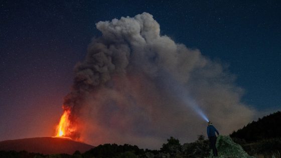 Video: Mount Etna erupts in spectacular display of smoke and lava – MASHAHER