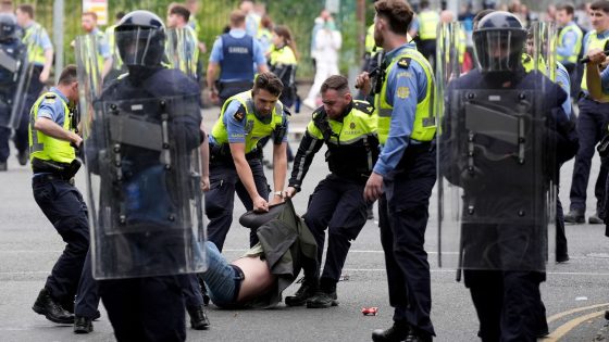 Protesters attack police and set fires outside Dublin asylum seeker site | World News – MASHAHER