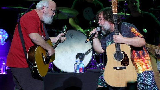 Kyle Gass Apologizes for Trump Assassination Remark at Tenacious D Show – MASHAHER