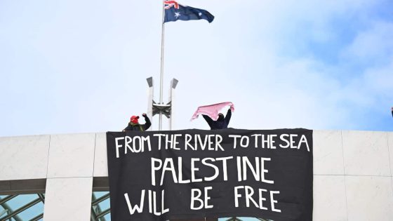 Four people arrested after pro-Palestinian demonstrators climb Parliament House roof – MASHAHER