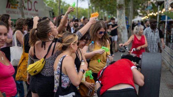 Protesters spray tourists with water guns in Barcelona, chant ‘tourists go home’ – MASHAHER