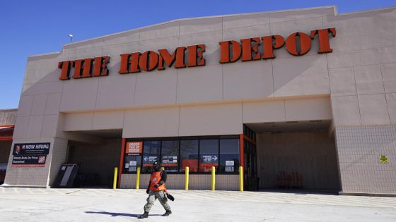 Home Depot trims guidance with anxiety about the broader economy up among contractors and homeowners – MASHAHER