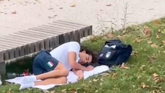 Gold Medalist Who ‘Couldn’t Sleep’ in Olympic Village Caught Napping in Paris Park – MASHAHER