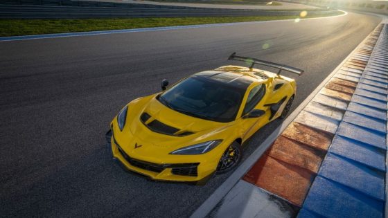 2025 Chevy Corvette ZR1 Blasts to 205 MPH – MASHAHER