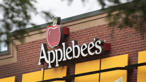 Applebee’s customer arrested after attempting to share ‘All You Can Eat’ deal with table – MASHAHER