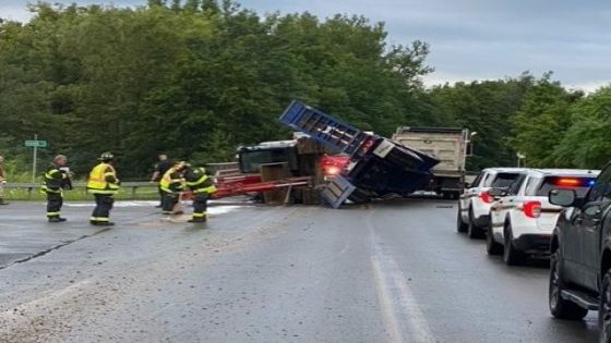 Truck strikes New Hartford bridge, closing roads – MASHAHER