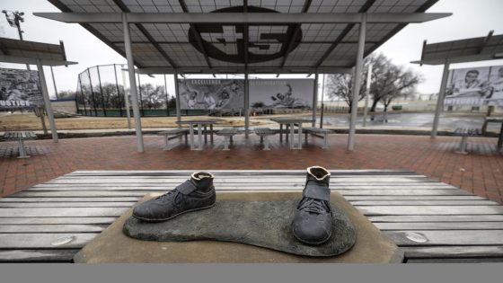 Kansas man sentenced to prison for stealing bronze Jackie Robinson statue – MASHAHER