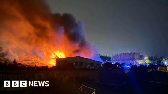 Large fire engulfs Ron Skinner and Son car dealership in Tredegar – MASHAHER