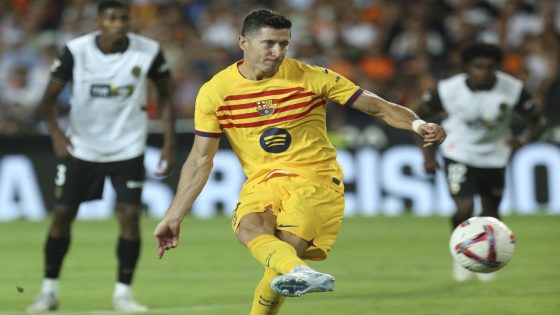 Robert Lewandowski scores twice as Barcelona beats Valencia 2-1 in debut of coach Hansi Flick – MASHAHER