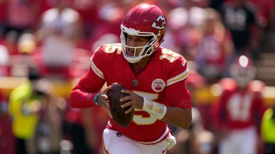 Patrick Mahomes pulls off behind-the-back pass to Travis Kelce – MASHAHER