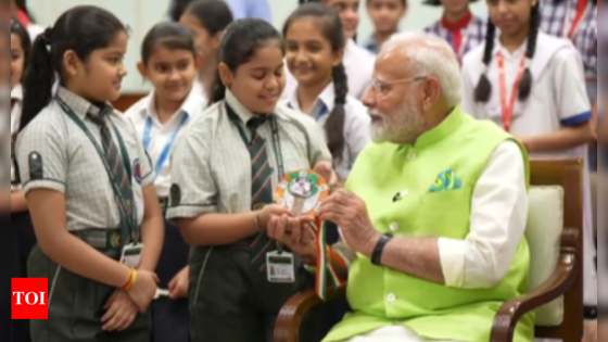 Watch: School students tie ‘Rakhi’ to PM Modi on ‘Raksha Bandhan’ | India News – MASHAHER