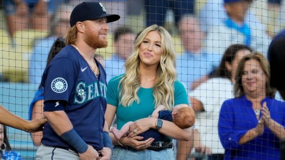 ‘Wish he was a Dodger forever’ – Justin Turner back in L.A. with M’s – MASHAHER