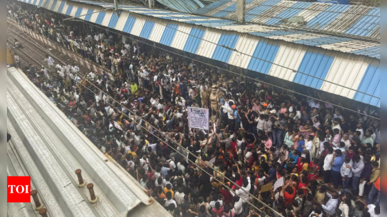 Protests over sexual assault of two minors in Maharashtra school | India News – MASHAHER