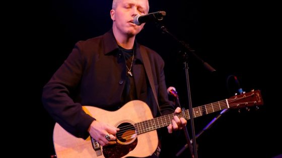 Jason Isbell to Sing for Democratic National Convention Opening Night – MASHAHER