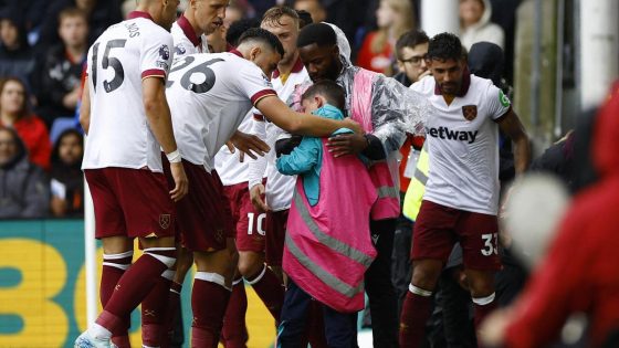 Soucek, Bowen free ball boy from collapsed hoarding during Crystal Palace vs West Ham in Premier League – MASHAHER